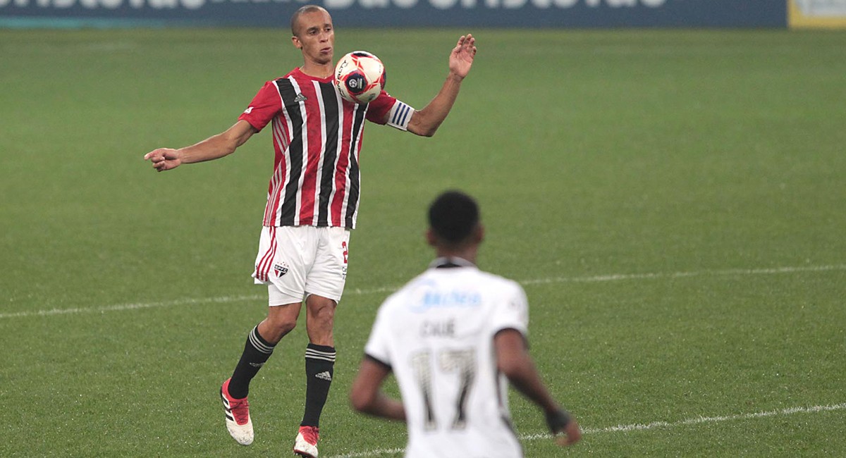 Corinthians cede empate al final, pero mantiene tabú con São Paulo en el Neo Química Arena