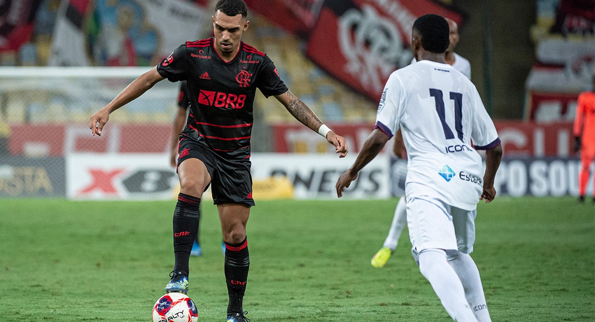 Con dos goles de Rodrigo Muniz, Flamengo domina y golea al Resende en el Maracaná