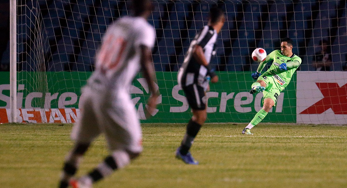 Botafogo vence al Vasco en un clásico en el Maranhão, con gol del 'toro' Erison
