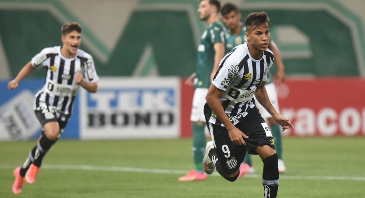 Palmeiras gana el clásico, mantiene chance de clasificación y elimina a Santos